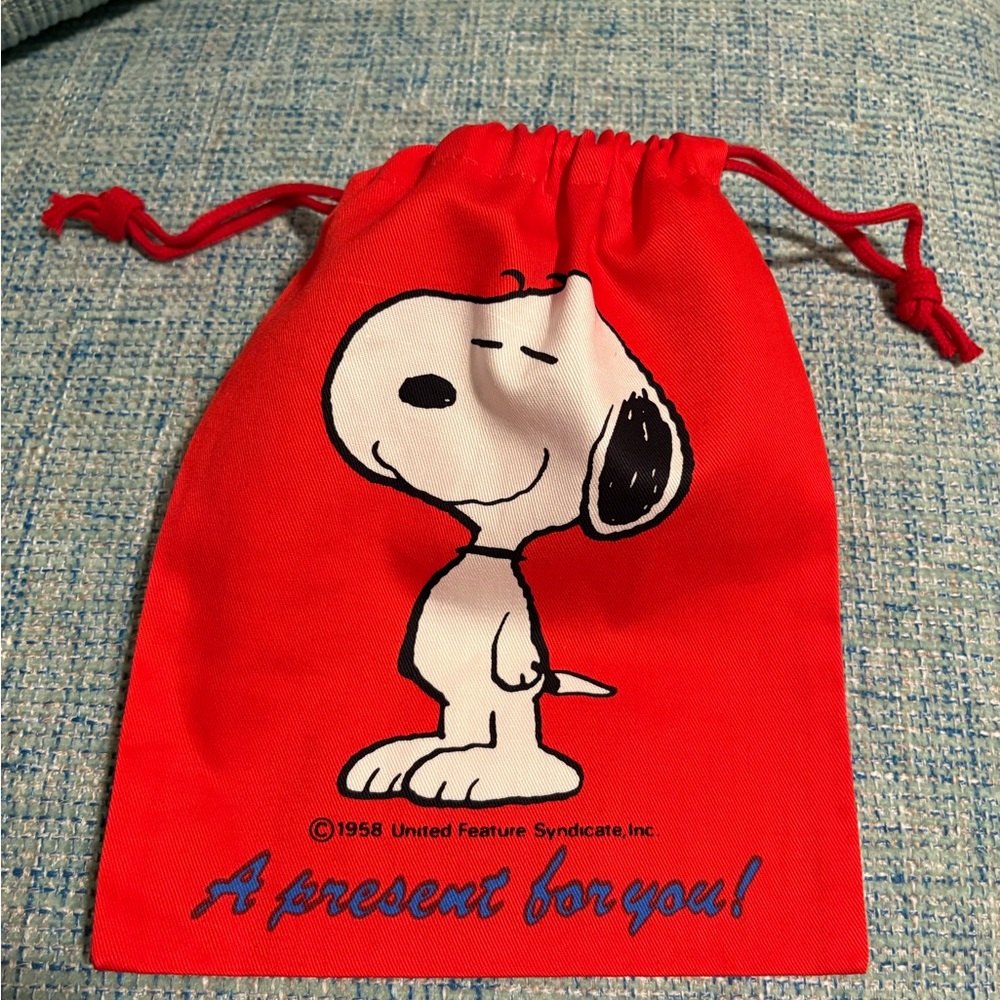 Peanuts Collectors…Vintage Red Snoopy cloth Drawstring Bag from 1984. New